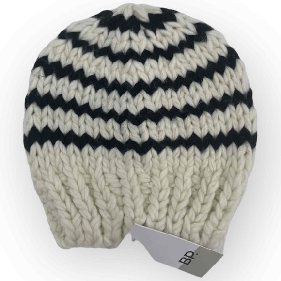 Nordstrom Accessories - BP by Nordstrom Women’s Knit Chevron Beanie - Ivory and Black